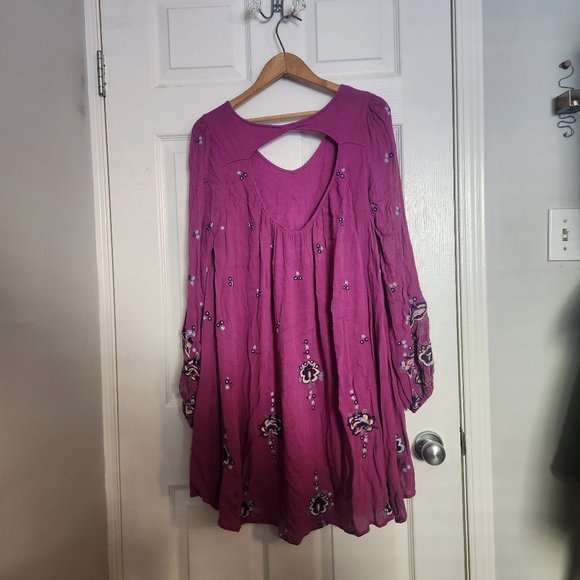 Embroidered swing dress - Picture 2 of 10